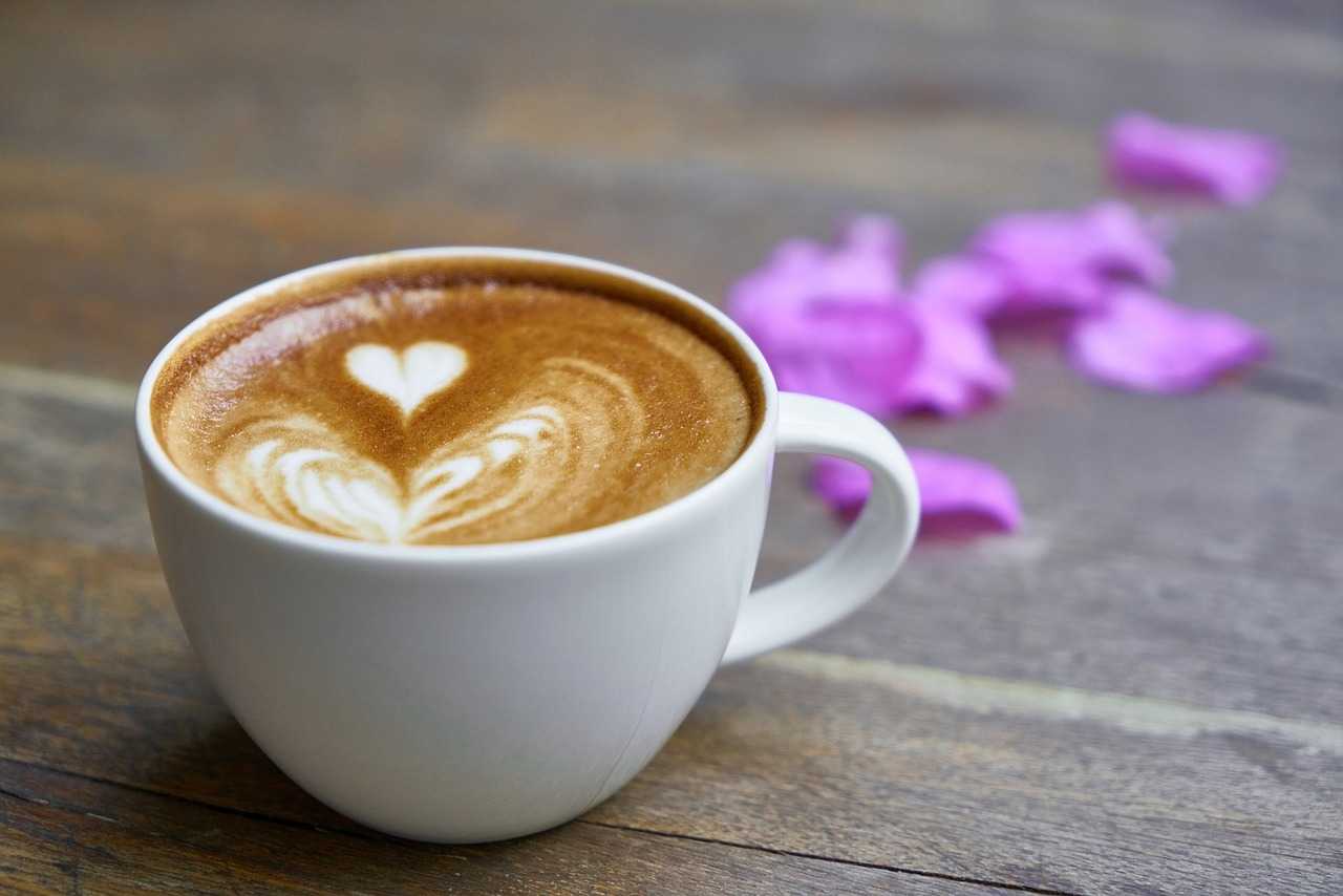 domowe latte bez spieniacza