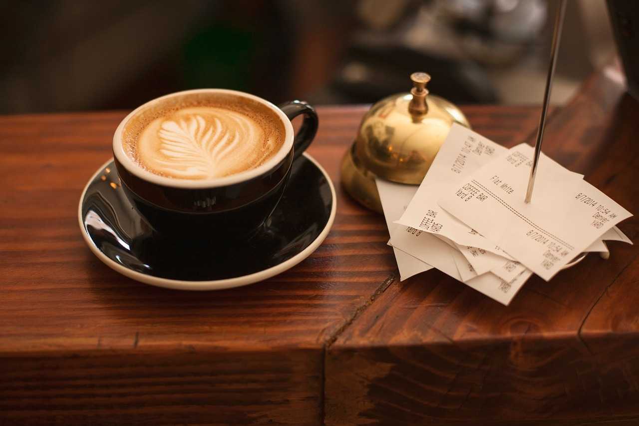 jak zrobić latte bez spieniacza