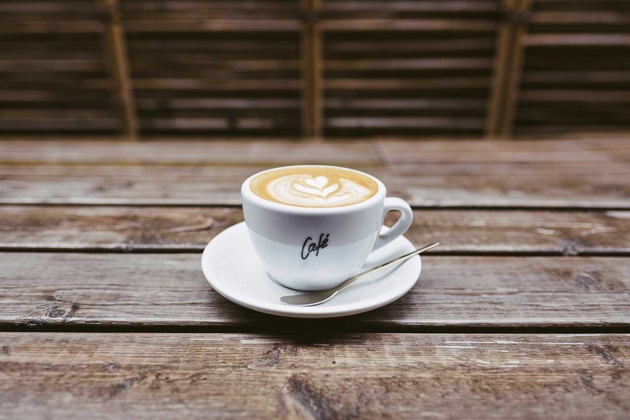 kawa latte jak zrobić